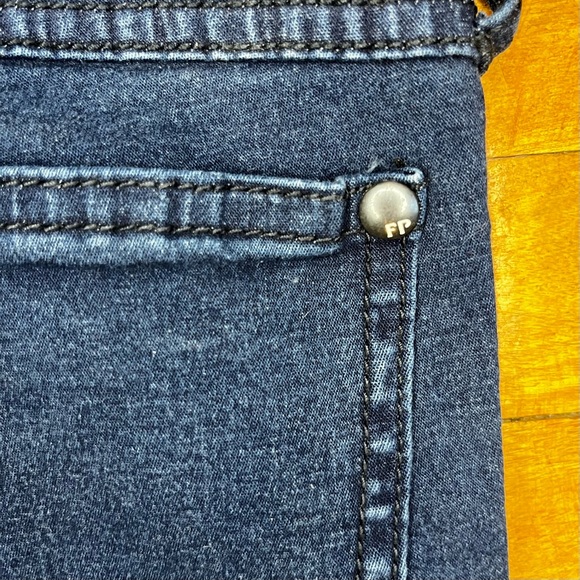 FREE PEOPLE Skinny Leg, Dark Blue Wash Jeans - Size 30 - Picture 12 of 12